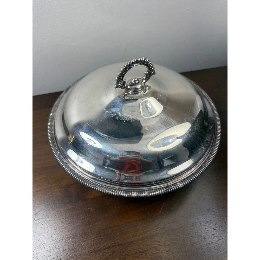 WM Rogers Silverplate Round Covered Vegetable Server with Pyrex 023 Glass Insert